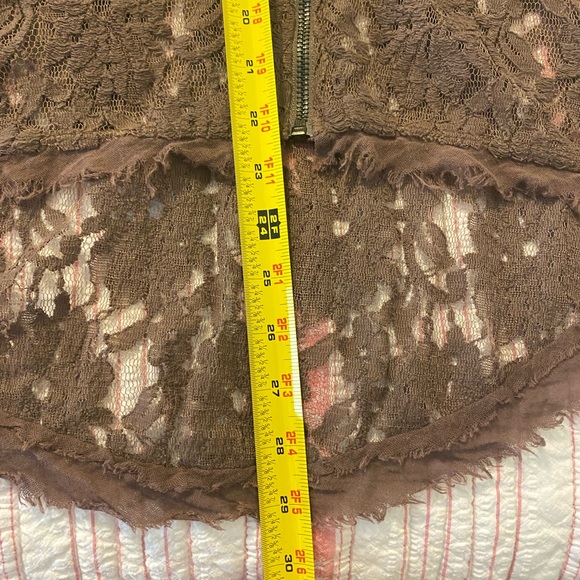 BKE (Buckle) Boutique zip front lace vest. Size L - Picture 10 of 10